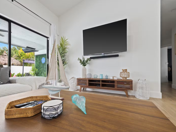 Luxury Miami Vacation Rental 3 Bedroom - Private Pool Oasis, Game Room & Family Friendly